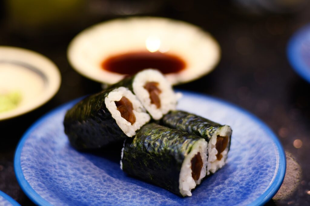 Thin, hosomaki sushi roll